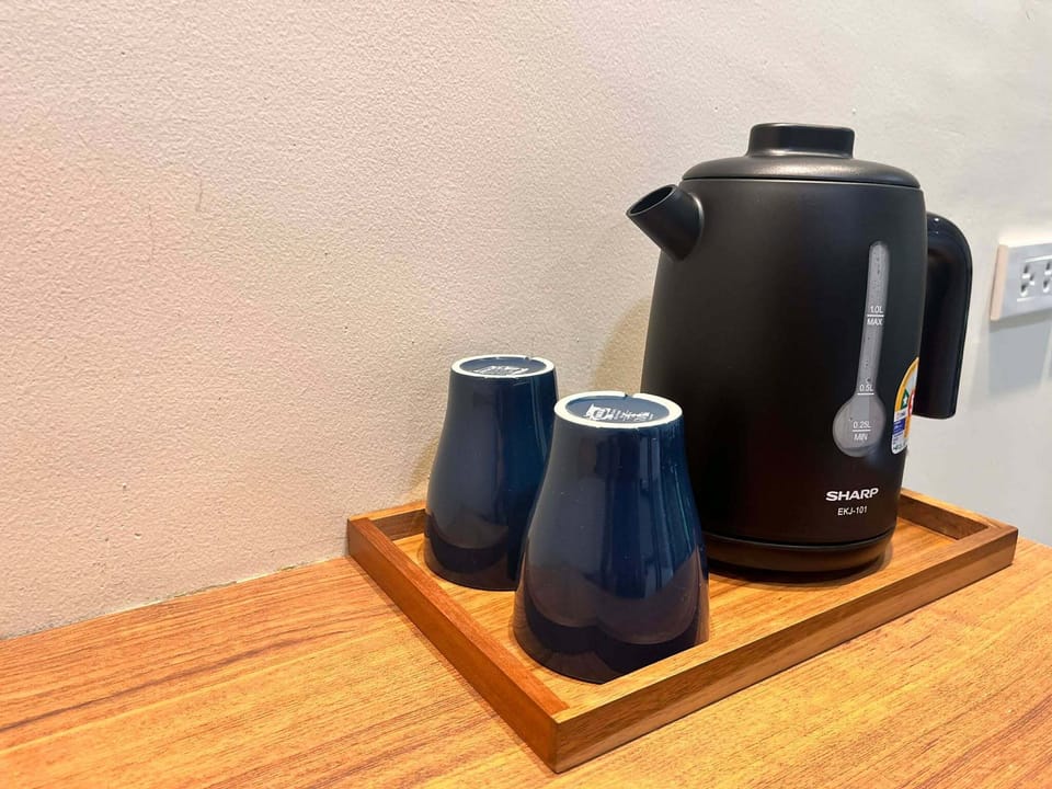 Studio Suite, City View | Coffee and/or coffee maker