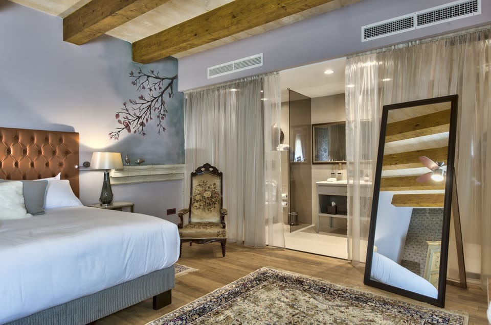 Deluxe Double or Twin Room | Premium bedding, minibar, in-room safe, individually decorated