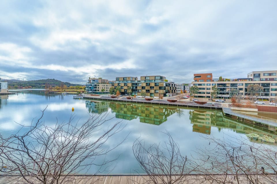 Discover picturesque lakeside scenery just moments away, perfect for walks, cycling, or a quiet afternoon outdoors.