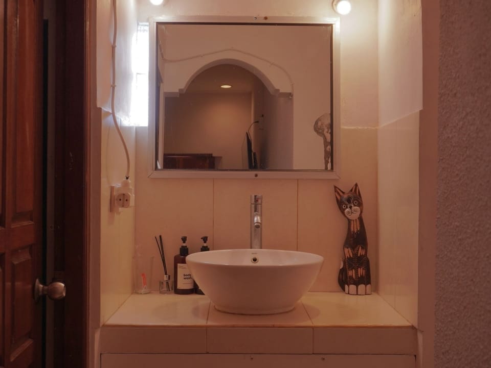 Standard Triple Room, Balcony | Bathroom | Shower, free toiletries, towels, soap