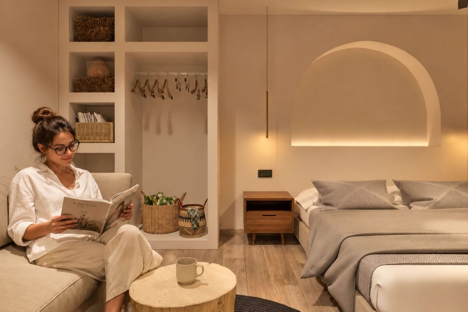 Deluxe Studio | Living area