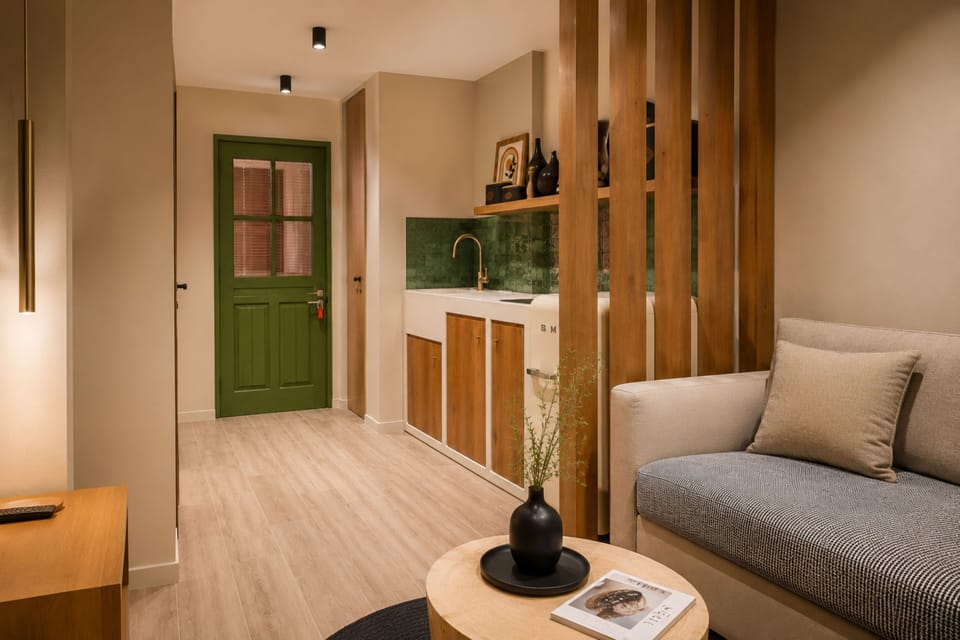 Deluxe Studio | Living area