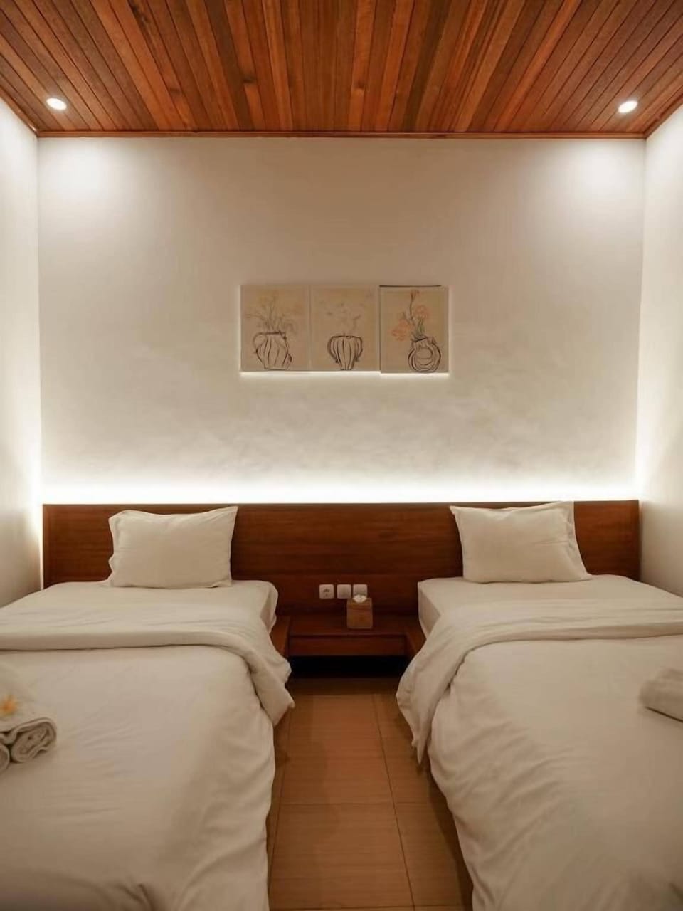 Blackout drapes, free WiFi, bed sheets