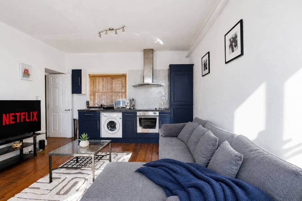 City Centre Apartment | Sleeps 4 | Sofa Bed | Netflix