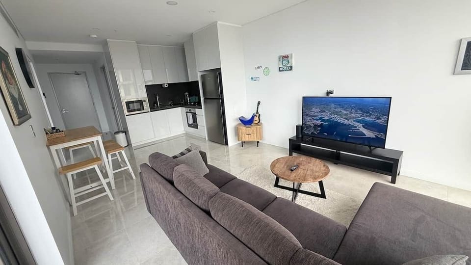 Open Kitchen, Dining & Lounge