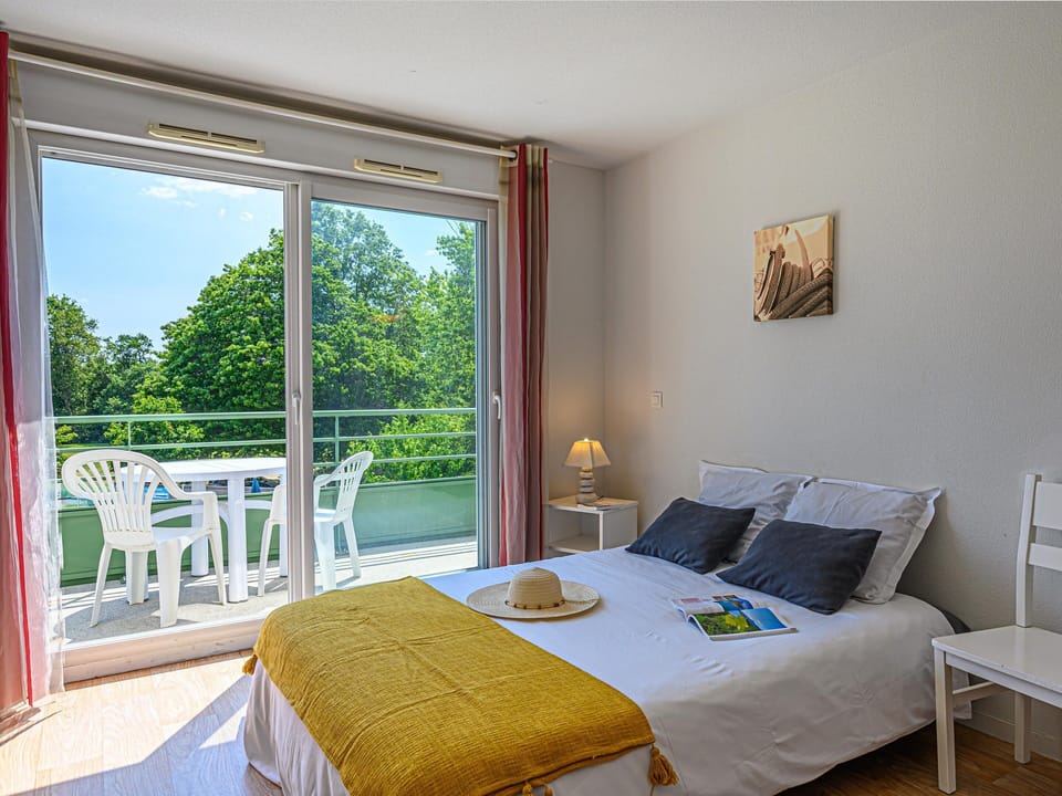 Apartment | 1 bedroom, bed sheets