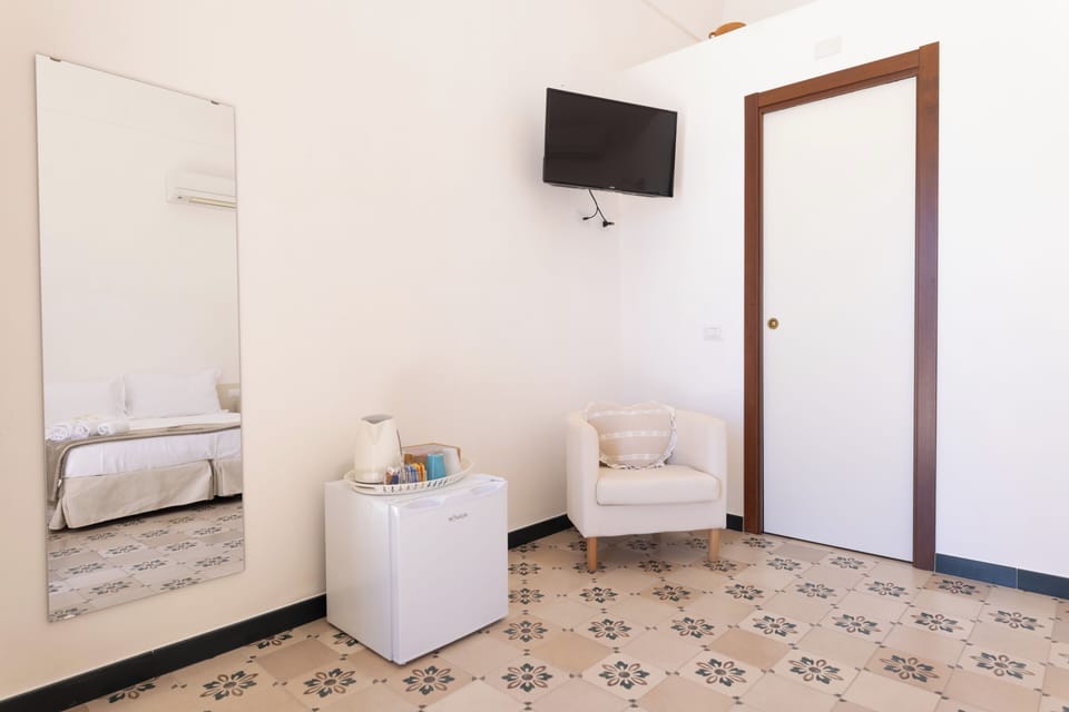 Comfort Triple Room, Patio | Interior
