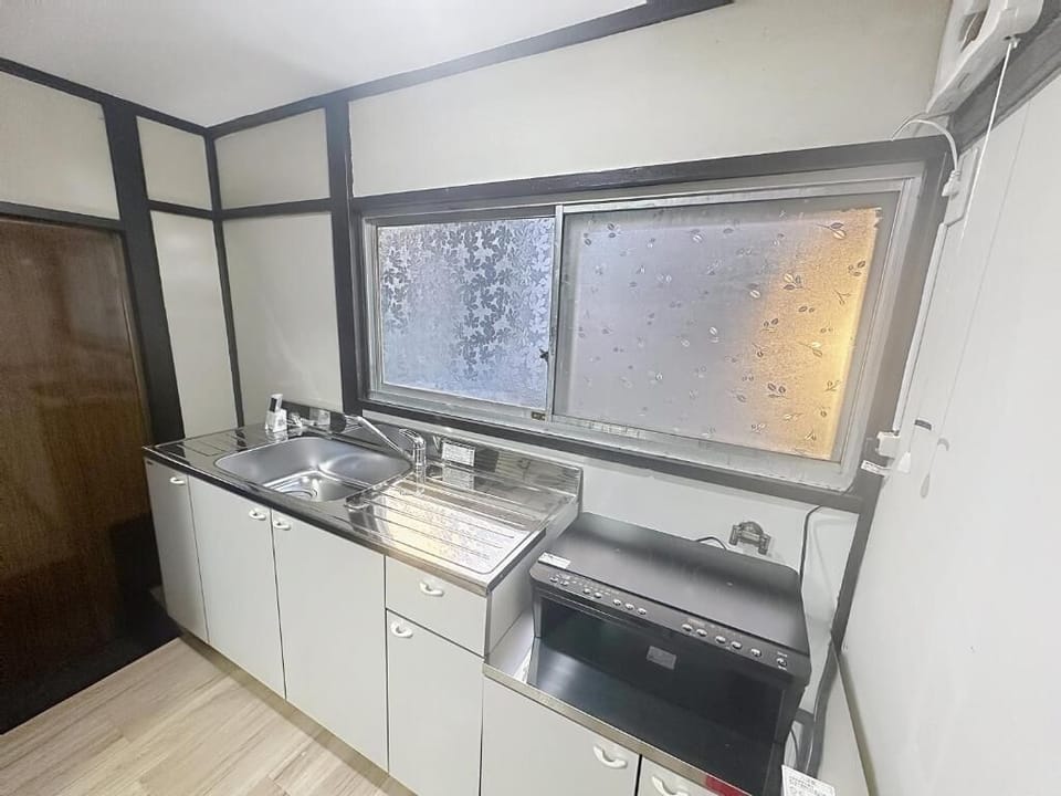 House, 3 Bedrooms, Non Smoking | Private kitchen | Mini-fridge, microwave, stovetop, cookware/dishes/utensils
