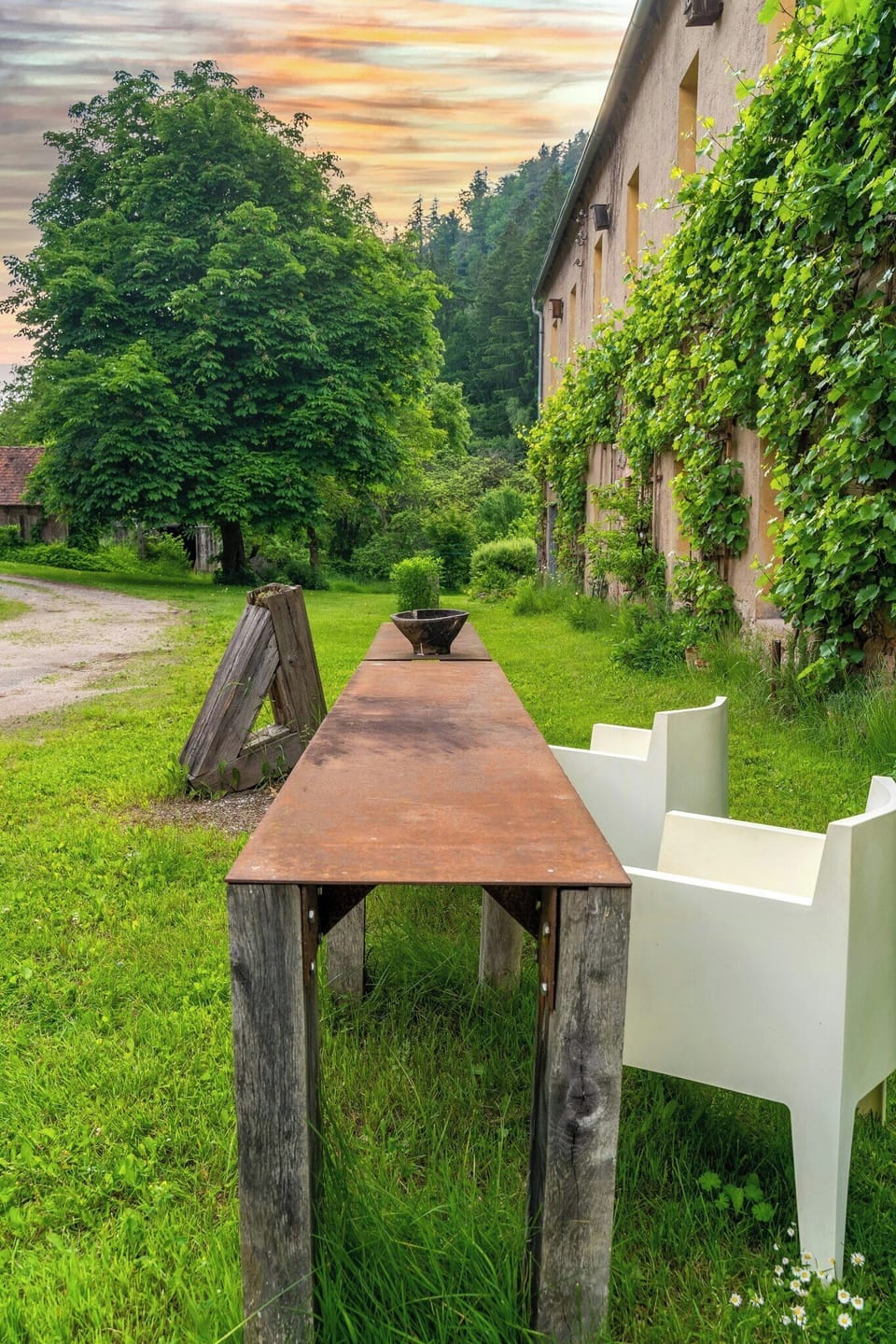 Outdoor dining