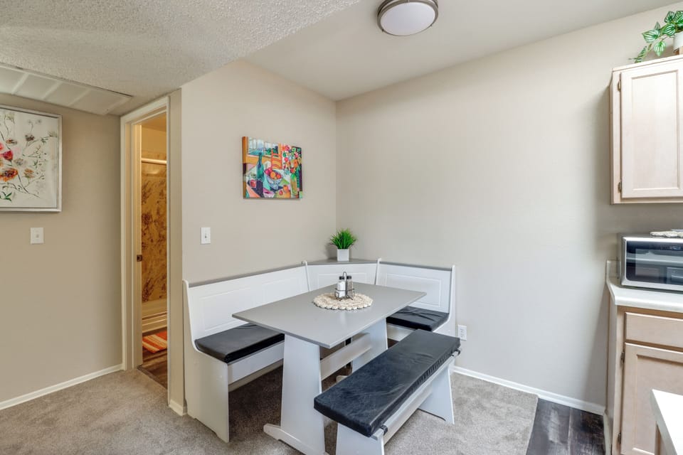 Dining Area | Dishes & Flatware Provided