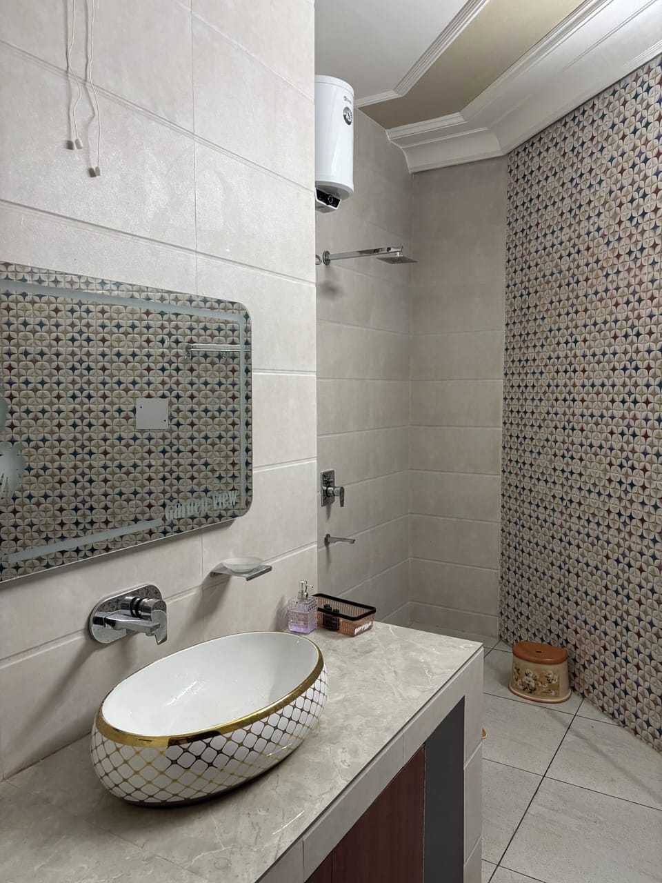 Luxury Double or Twin Room, Garden View | Bathroom | Shower, slippers, towels
