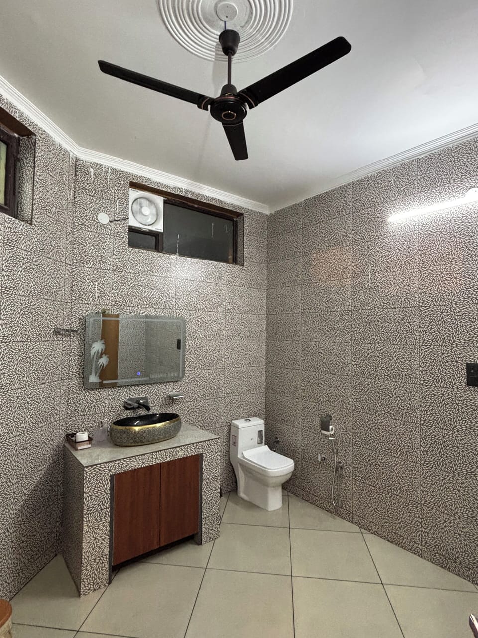 Luxury Double or Twin Room, Garden View | Bathroom | Shower, slippers, towels