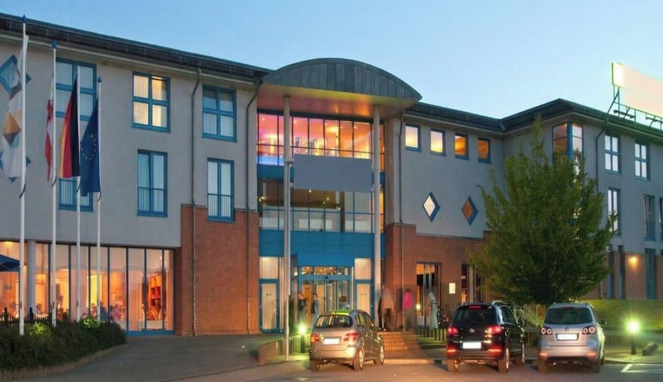 Hotel Exterior [summer]