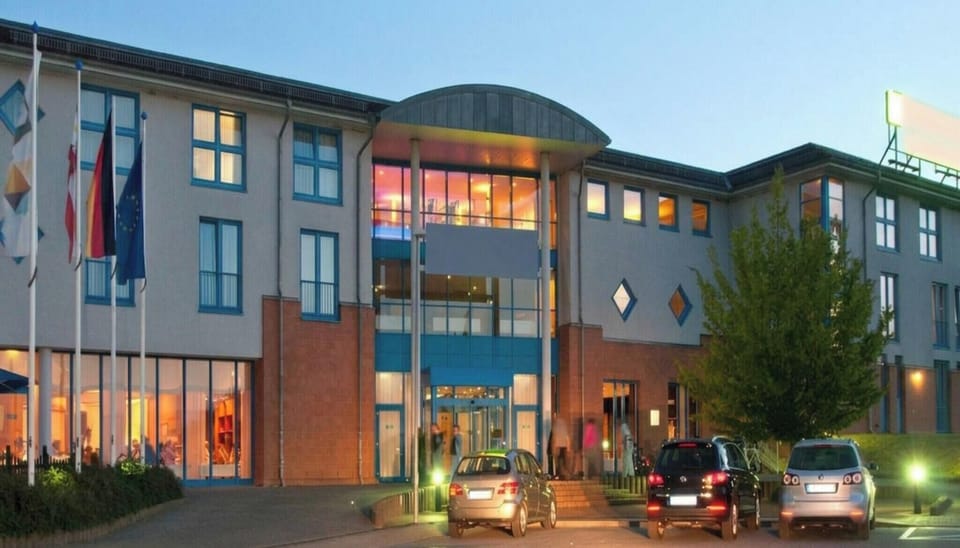 Hotel Exterior [summer]