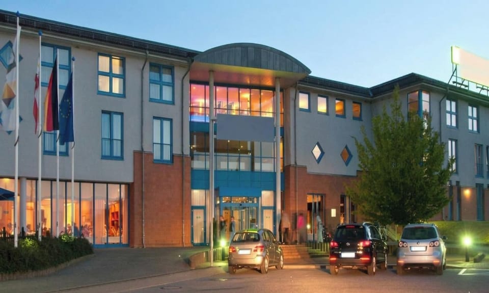 Hotel Exterior [summer]