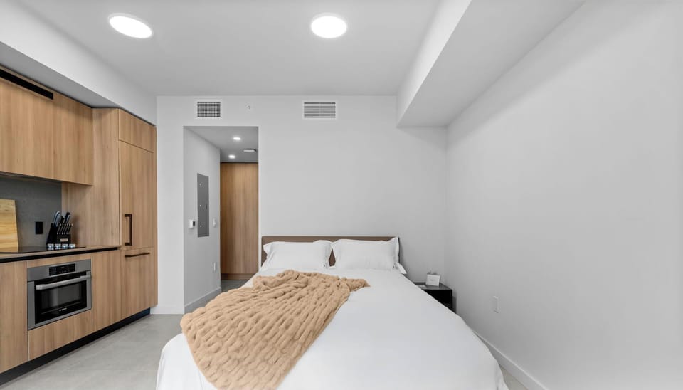 Junior Studio, City View | Iron/ironing board, WiFi (free)