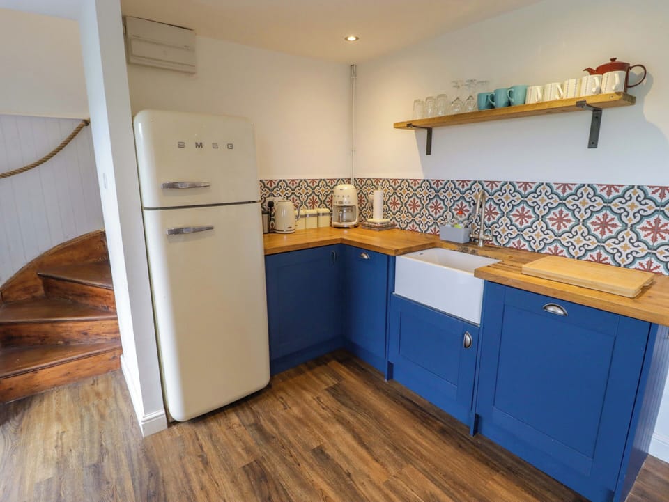 Dishwasher, cookware/dishes/utensils