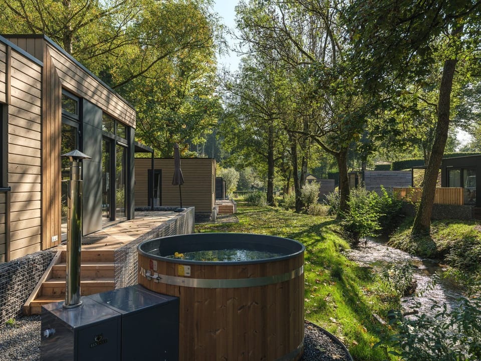 Garden with a hot tub
