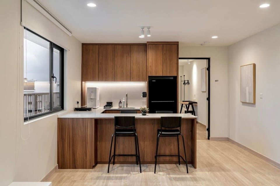 Kitchen. Dining area.
