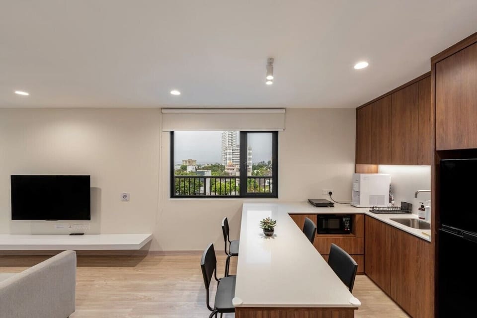 Kitchen. Dining area.