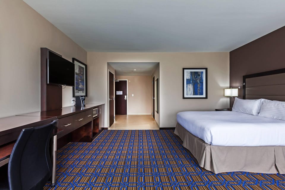 In-room safe, desk, laptop workspace, blackout drapes