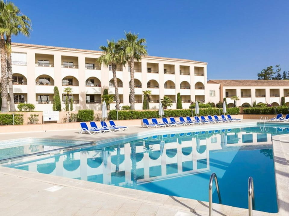 Apartment | Pool | Outdoor pool