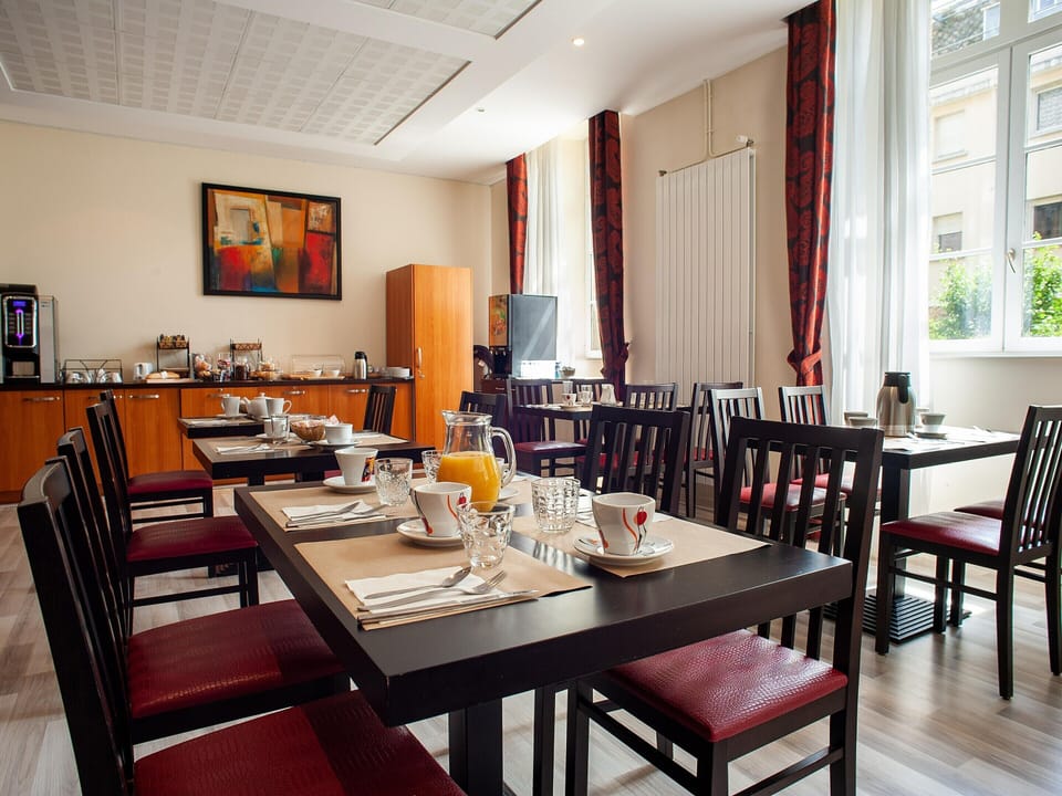 Apartment | Dining