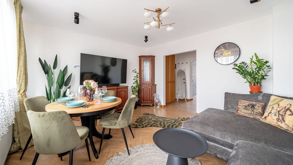 Apartment (19) | Living area | Flat-screen TV