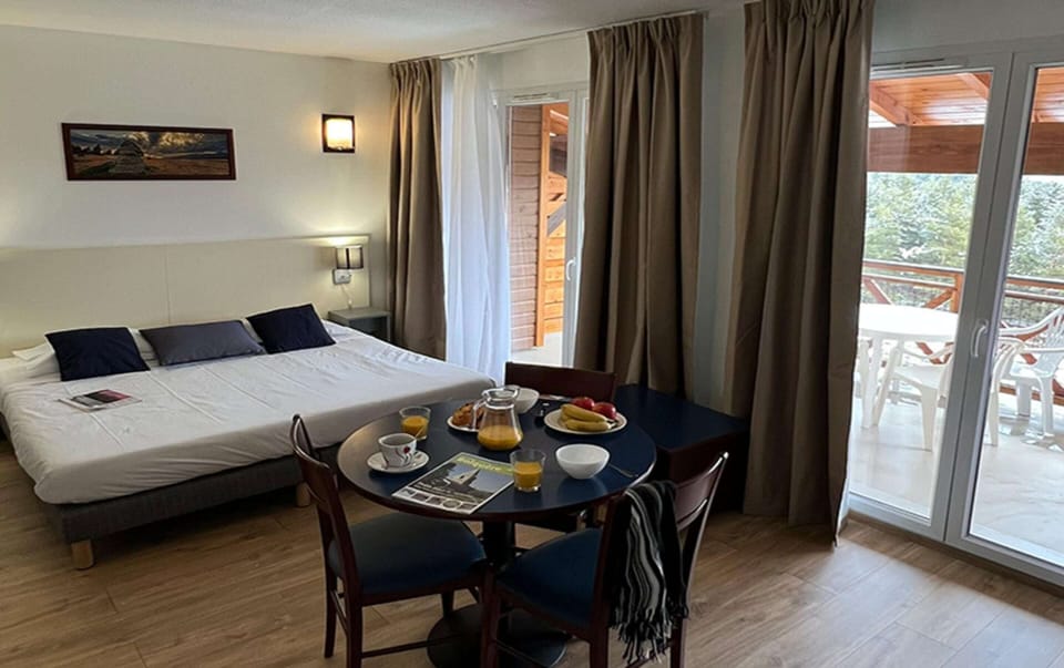 Apartment | Dining
