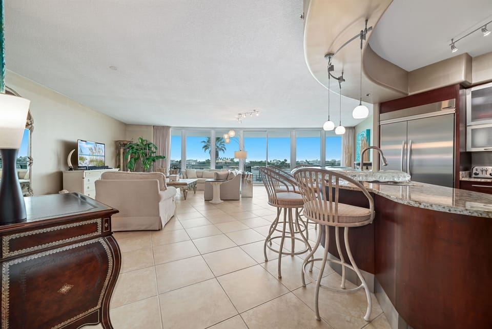 Designed for both intimate meals and grand entertaining, this space boasts ample natural light, high-end finishes, and striking floor-to-ceiling windows showcasing the impressive bay view.
