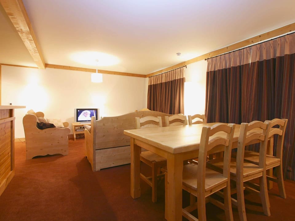 Apartment | Dining