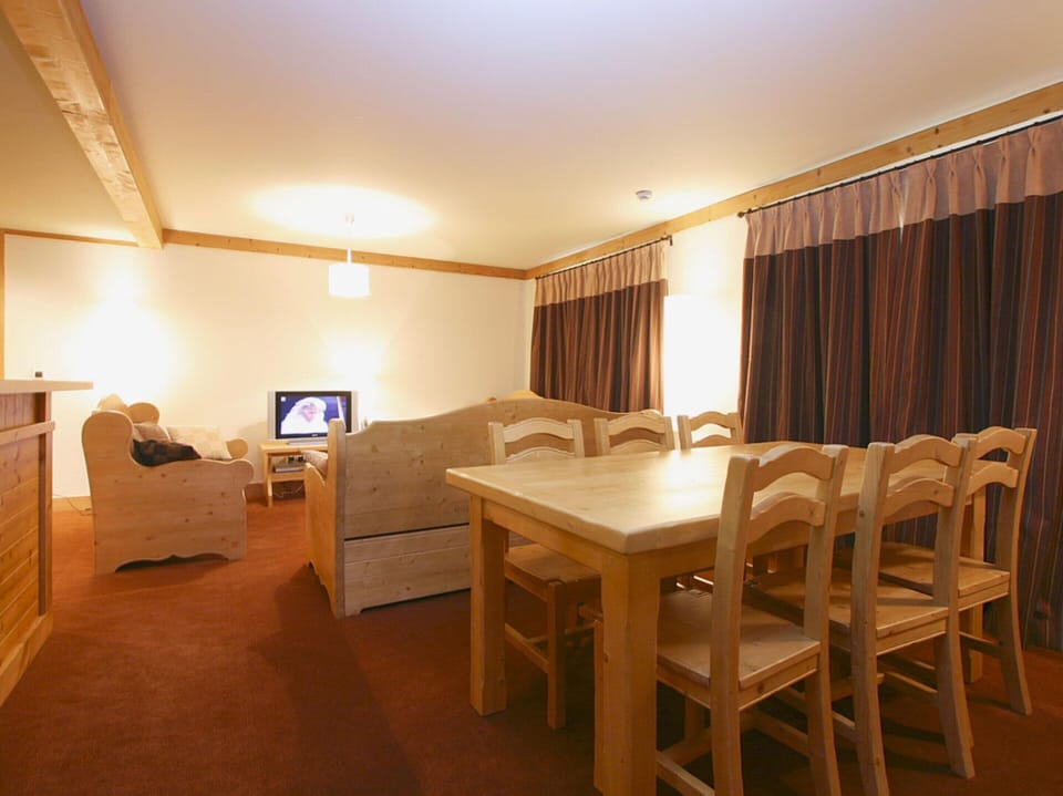 Apartment | Dining