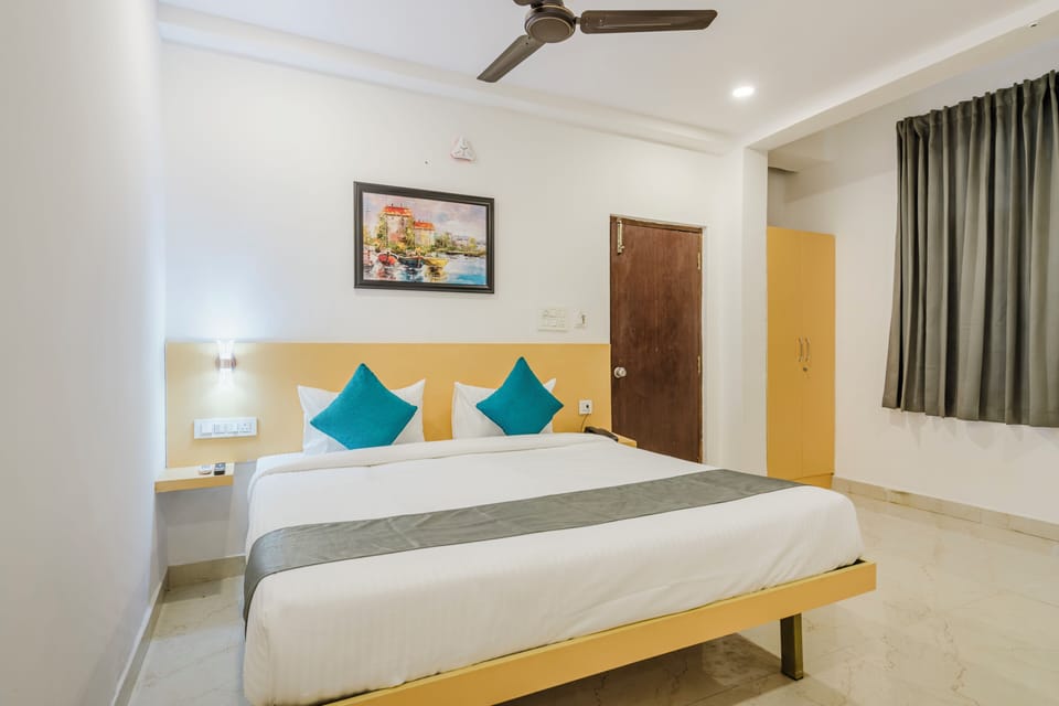 Premium bedding, pillowtop beds, desk, laptop workspace