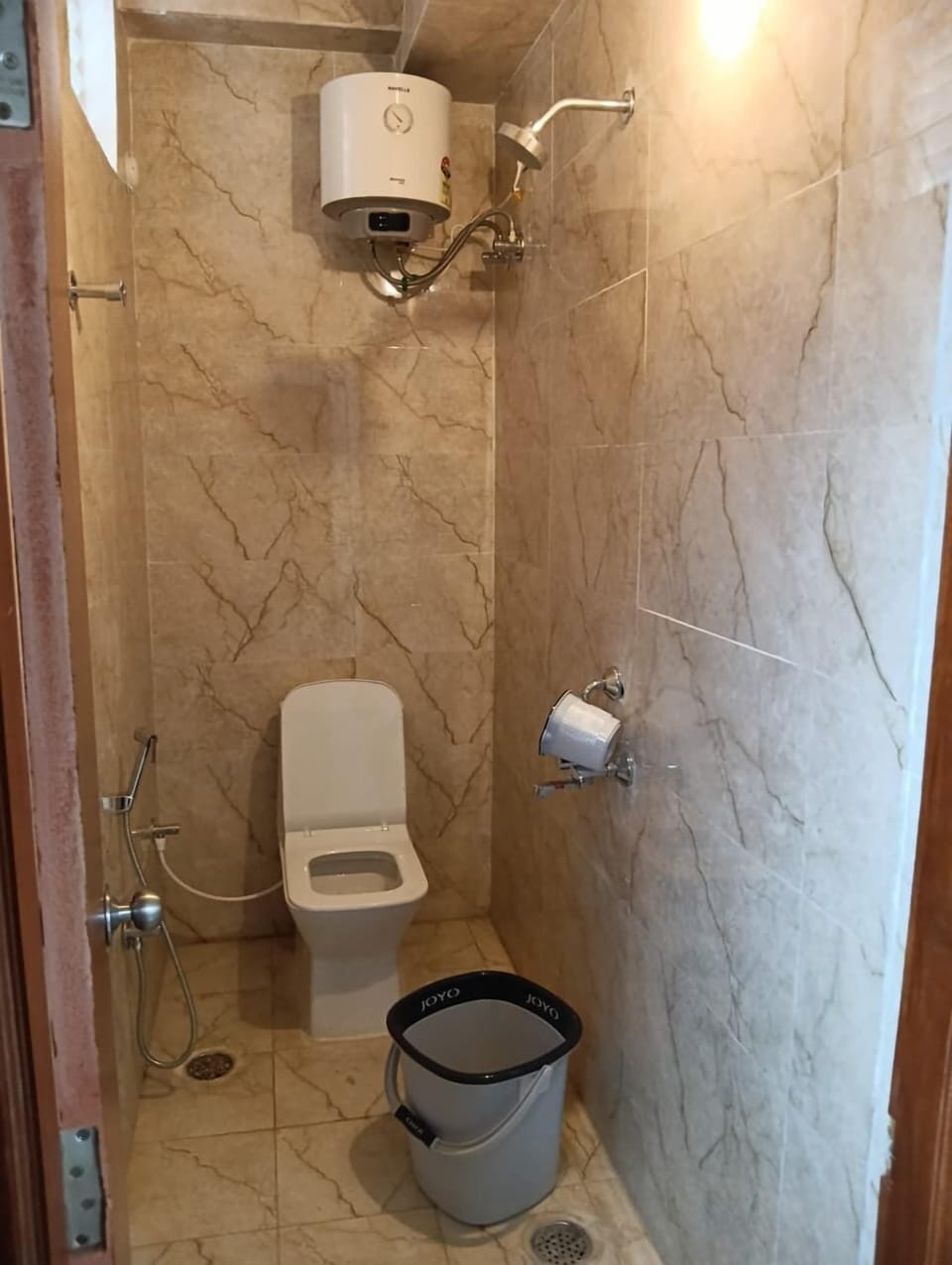Towels, soap, shampoo, toilet paper