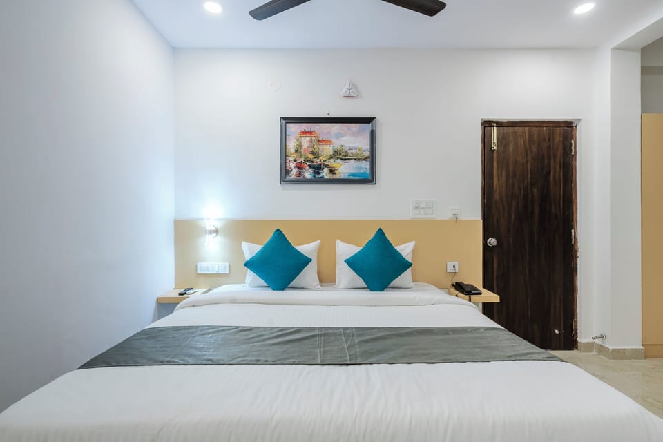 Deluxe Double or Twin Room | Premium bedding, pillowtop beds, desk, laptop workspace