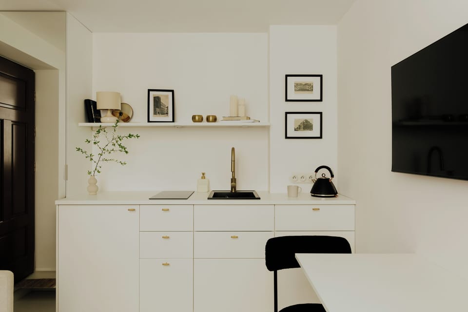 Deluxe Studio Suite | Dining