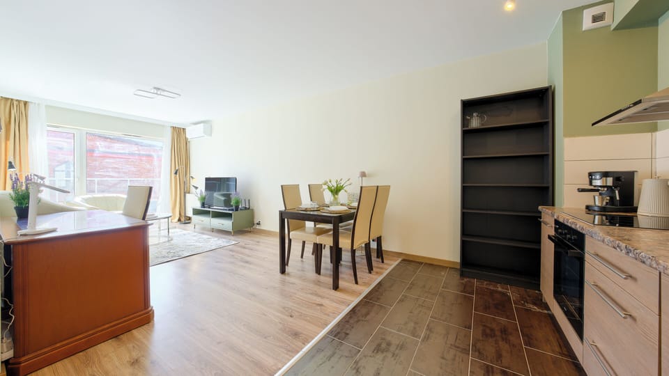 Apartment (42) | Private kitchen | Fridge, stovetop, electric kettle, cookware/dishes/utensils