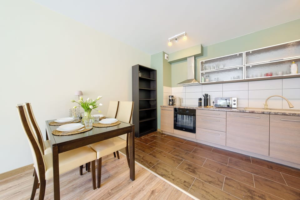 Apartment (42) | Private kitchen | Fridge, stovetop, electric kettle, cookware/dishes/utensils