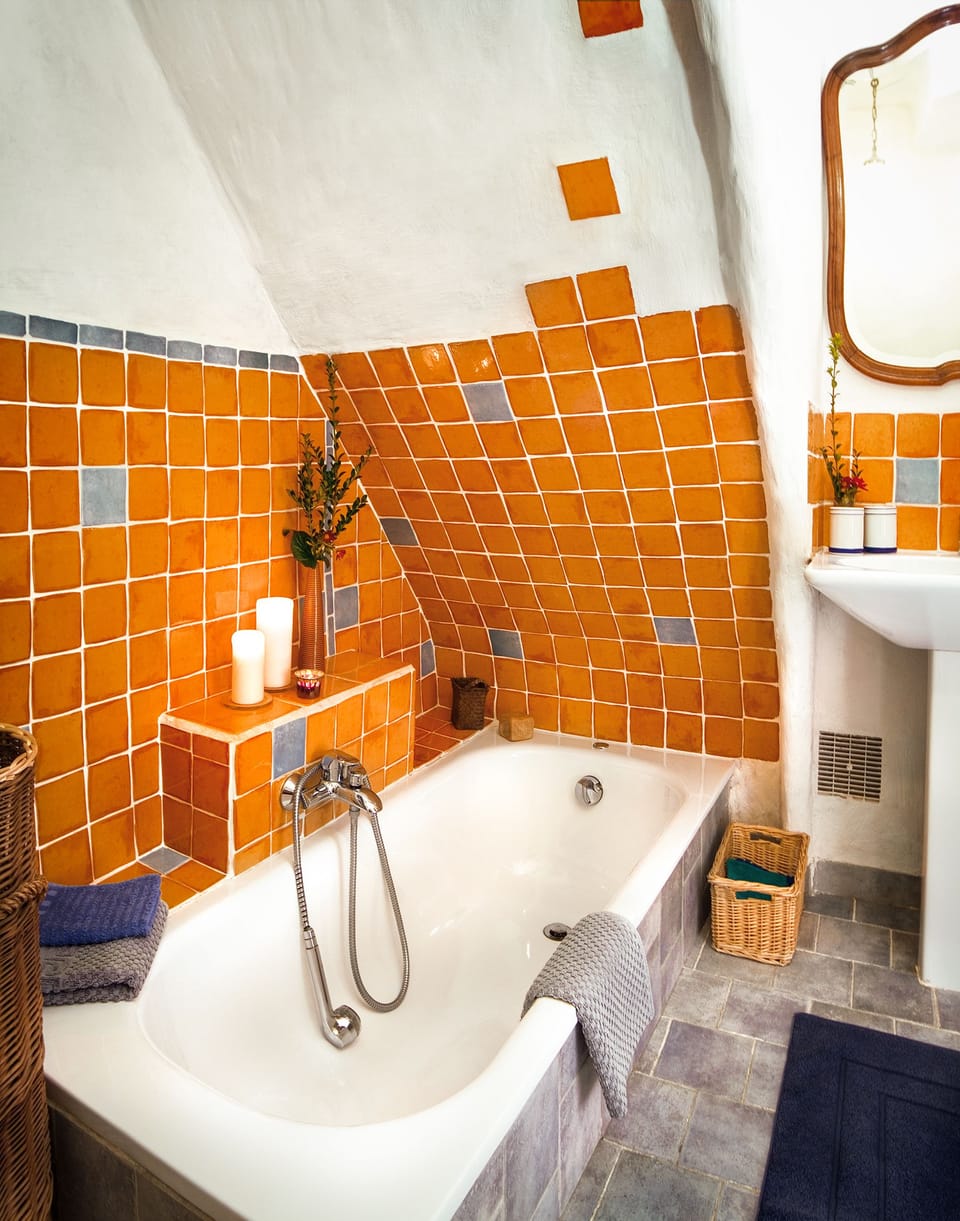 Superior Quadruple Room | Bathroom | Eco-friendly toiletries, hair dryer, towels
