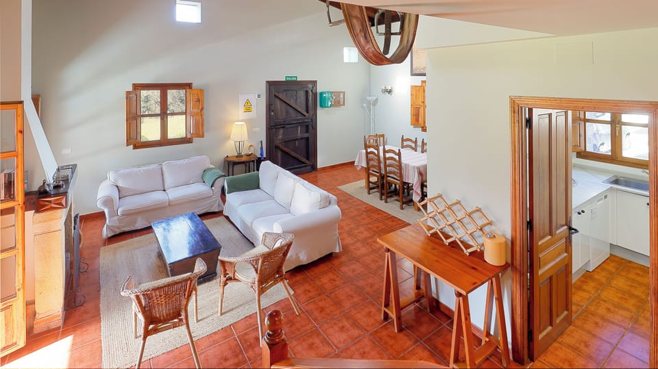 Standard Cottage, Non Smoking, Garden View | Living area | TV