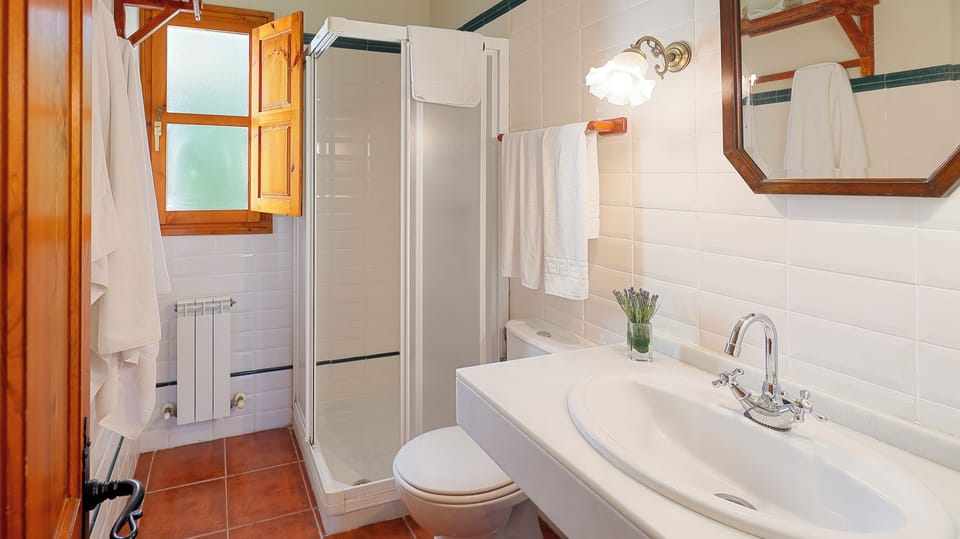 Standard Cottage, Non Smoking, Garden View | Bathroom | Bidet, towels, soap, shampoo