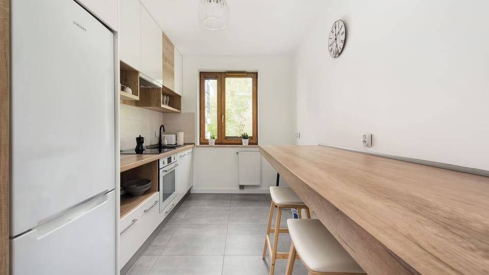 Apartment (8) | Private kitchen | Fridge, stovetop, electric kettle, cookware/dishes/utensils