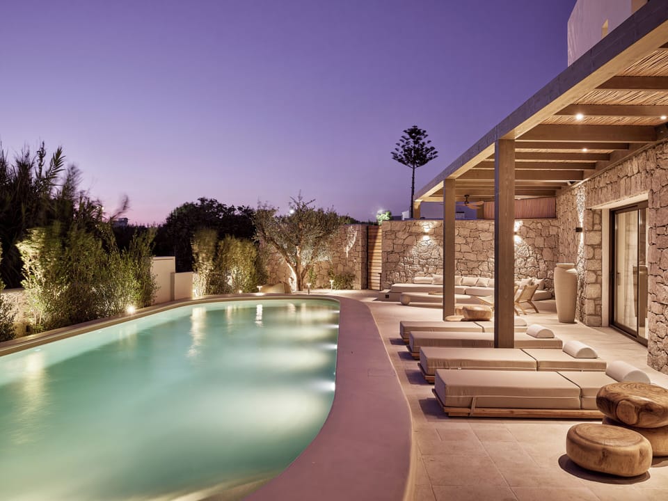Seasonal outdoor pool, pool umbrellas, sun loungers