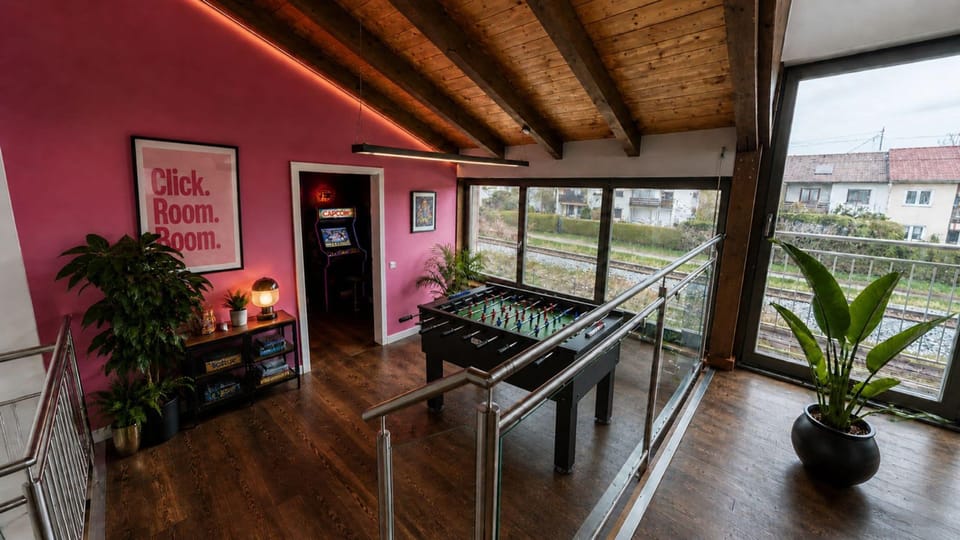House | 6 bedrooms, high-speed internet