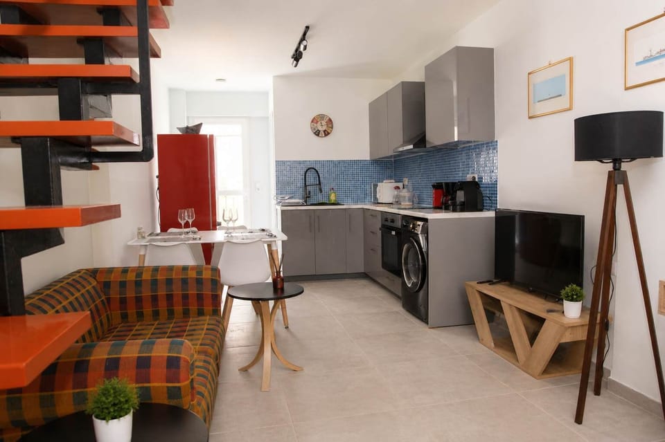 Stylish Open-Plan Living Space with Kitchen and Dining Area