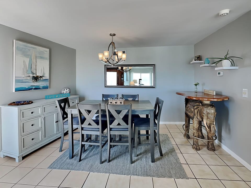 Dining Area - Seating for 6