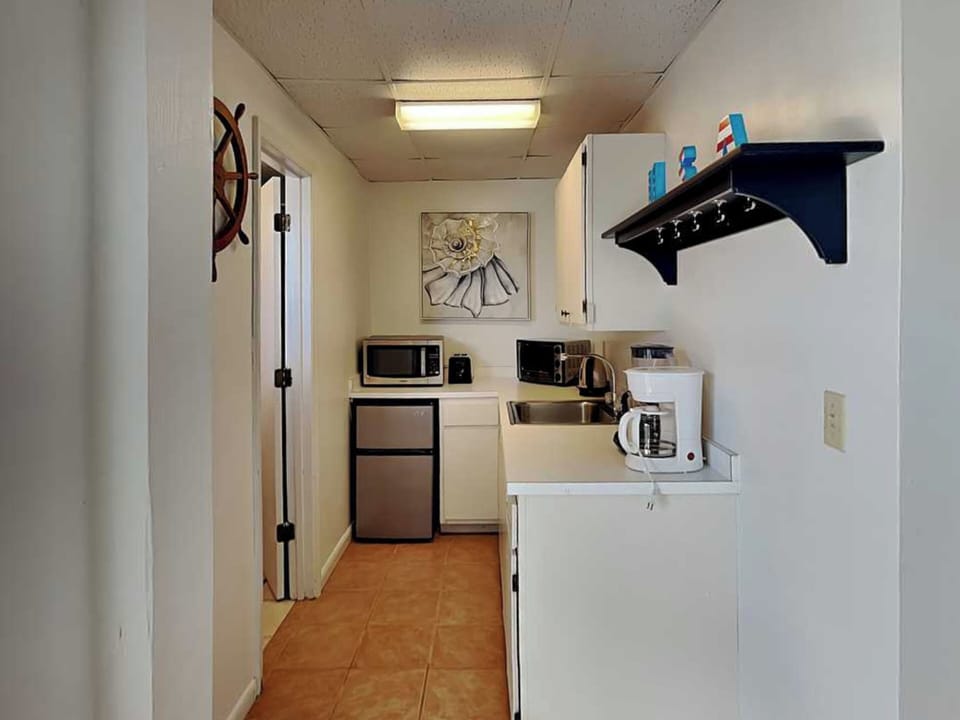 Separate Apartment Area/Fifth Bedroom -Kitchenette
