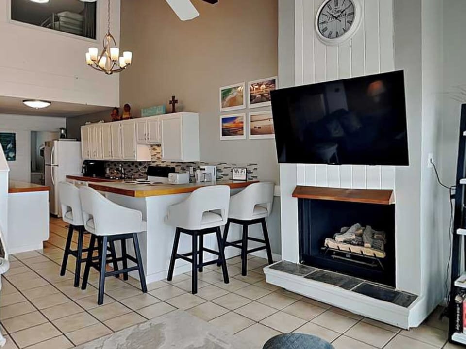Breakfast Bar - Seating for 4
