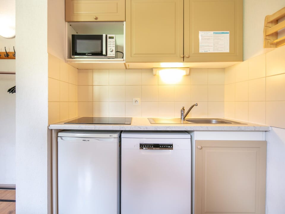 Apartment | Private kitchen | Cleaning supplies