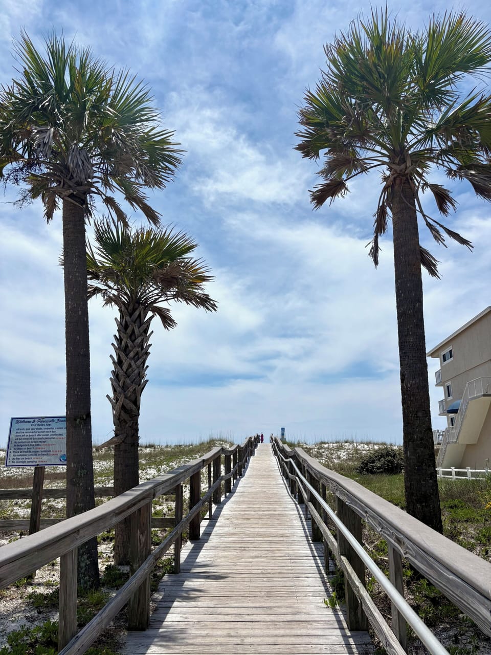 The Gulf Beach is only a 2 min walk away via the boardwalk across the street